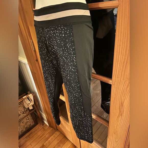 Lululemon Give Me Qi Crop 8 Mink Berry Butterfly - Picture 5 of 9